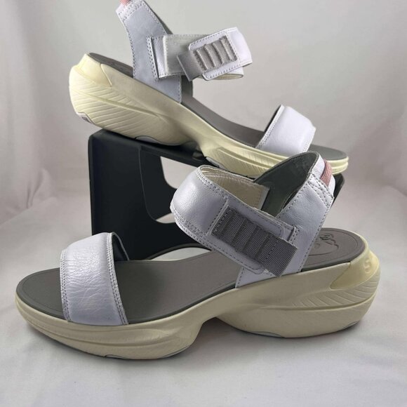 Sorel Explorer Blitz Ankle Strap Stride Sandals White Yellow Outdoor Size 11 - Picture 1 of 3